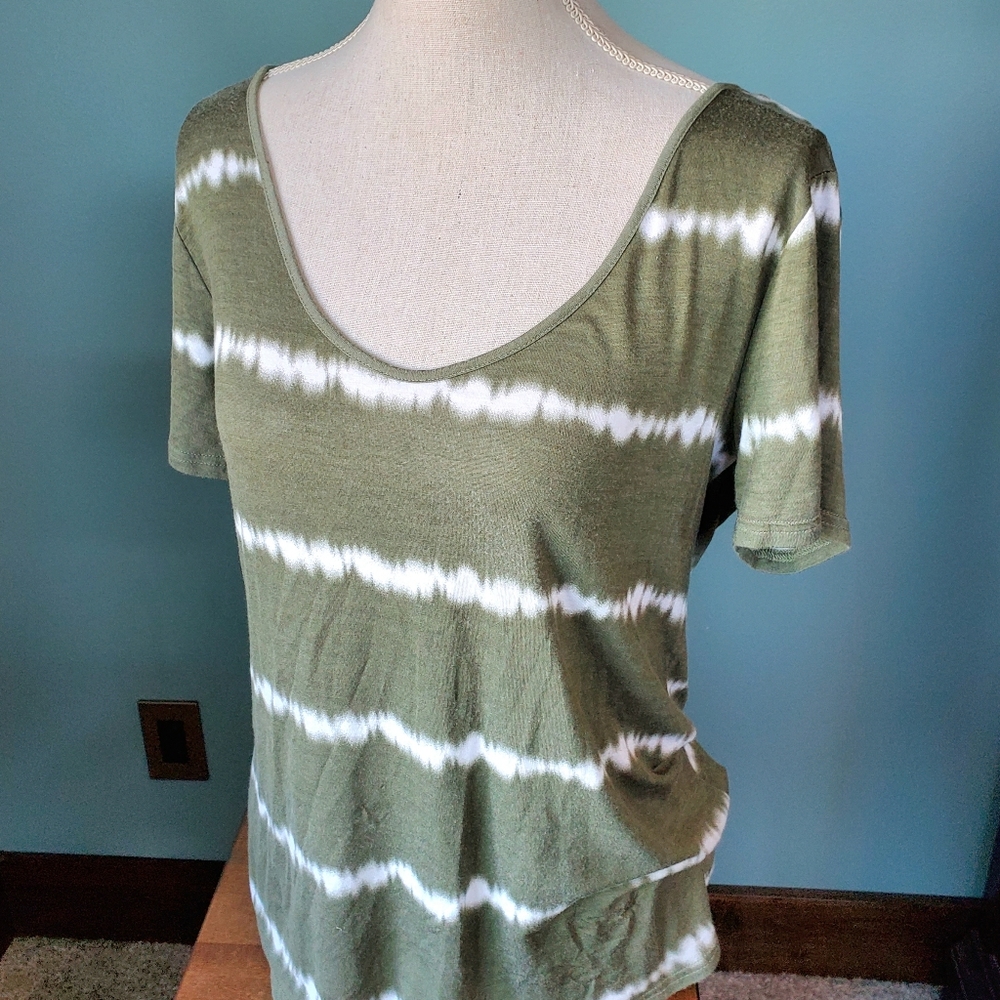 Stretchy womens Tee Shirt Olive